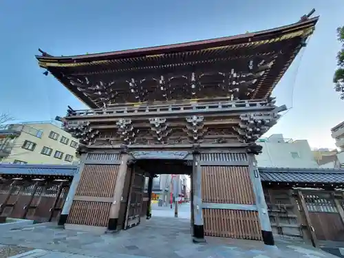 西新井大師総持寺の山門