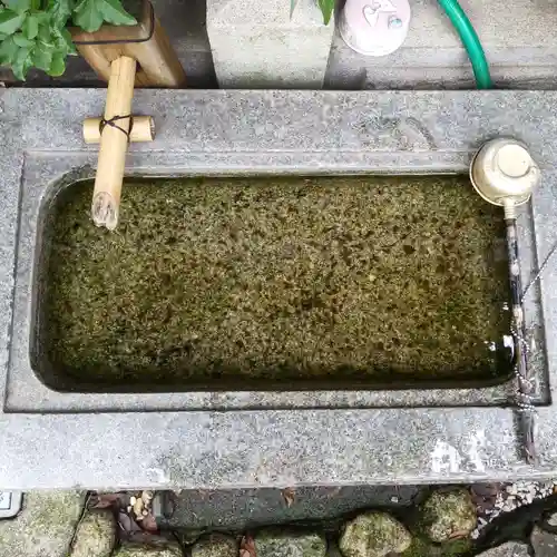 津の守弁財天の手水舎