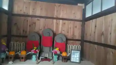 妙建山本立寺の地蔵