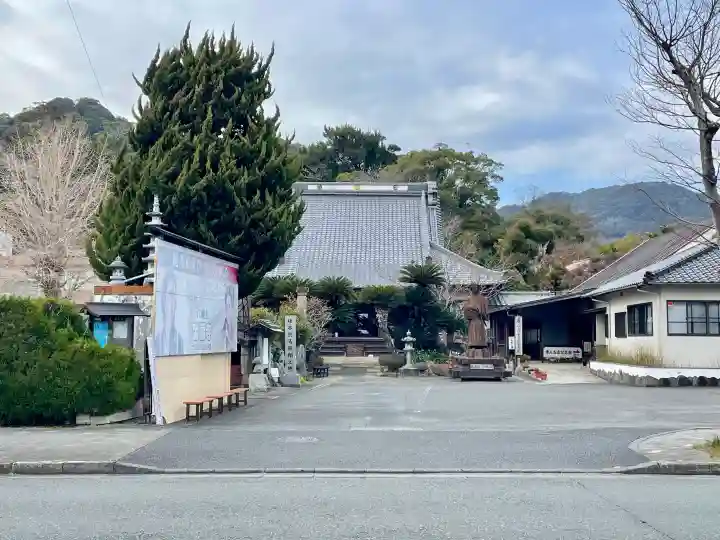 宝福寺の{uncategorized: "未分類", other: "その他", undefined: "問題あり", building: "その他建物", grave: "お墓", sacred_gate: "鳥居", guardian: "狛犬", statue: "像", buddha: "仏像", history: "歴史", nature: "自然", garden: "庭園", animal: "動物", pagoda: "塔", temizu: "手水舎", mountain_gate: "山門・神門", sanctuary: "本殿・本堂", subordinate: "末社・摂社", art: "芸術", scenery: "景色", jizo: "地蔵", ema: "絵馬", goshuin: "御朱印", omikuji: "おみくじ", items: "授与品その他", amulet: "お守り", goshuincho: "御朱印帳", eats: "食事", festival: "お祭り", votive_dance: "神楽", shichigosan: "七五三参", wedding: "結婚式", experience: "体験その他", initially: "初詣", around: "周辺", anti_infection: "感染症対策"}