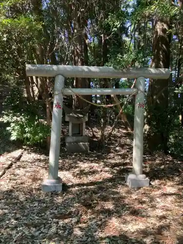 谷地賀星宮神社の{uncategorized: "未分類", other: "その他", undefined: "問題あり", building: "その他建物", grave: "お墓", sacred_gate: "鳥居", guardian: "狛犬", statue: "像", buddha: "仏像", history: "歴史", nature: "自然", garden: "庭園", animal: "動物", pagoda: "塔", temizu: "手水舎", mountain_gate: "山門・神門", sanctuary: "本殿・本堂", subordinate: "末社・摂社", art: "芸術", scenery: "景色", jizo: "地蔵", ema: "絵馬", goshuin: "御朱印", omikuji: "おみくじ", items: "授与品その他", amulet: "お守り", goshuincho: "御朱印帳", eats: "食事", festival: "お祭り", votive_dance: "神楽", shichigosan: "七五三参", wedding: "結婚式", experience: "体験その他", initially: "初詣", around: "周辺", anti_infection: "感染症対策"}