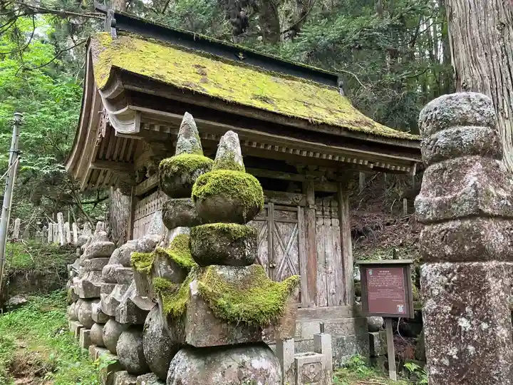 高野山金剛峯寺奥の院(和歌山県)