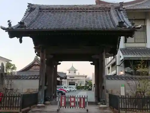 竜拈寺の山門・神門