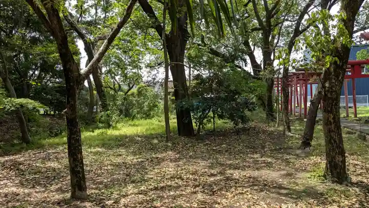 光金稲荷神社の庭園