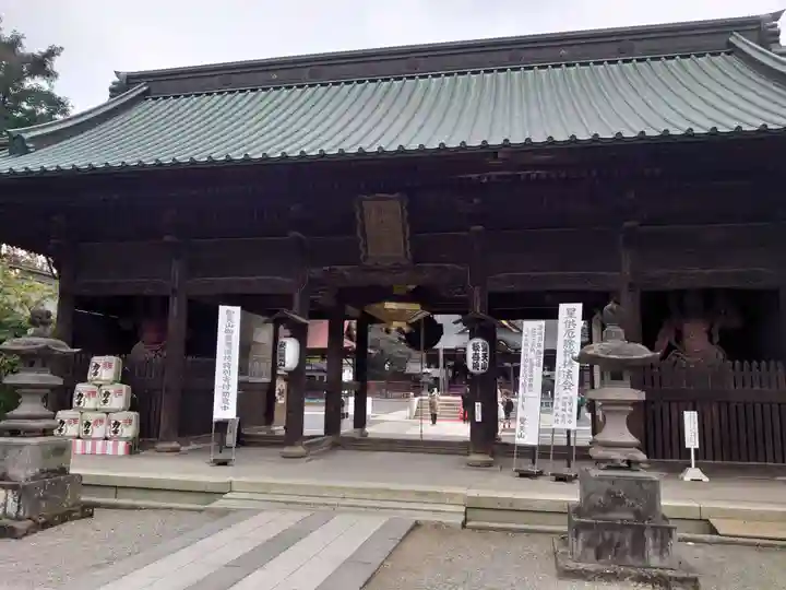 妻沼聖天山歓喜院の山門・神門