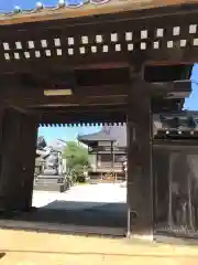 久成寺の山門