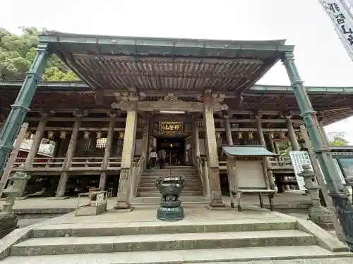 青岸渡寺の{uncategorized: "未分類", other: "その他", undefined: "問題あり", building: "その他建物", grave: "お墓", sacred_gate: "鳥居", guardian: "狛犬", statue: "像", buddha: "仏像", history: "歴史", nature: "自然", garden: "庭園", animal: "動物", pagoda: "塔", temizu: "手水舎", mountain_gate: "山門・神門", sanctuary: "本殿・本堂", subordinate: "末社・摂社", art: "芸術", scenery: "景色", jizo: "地蔵", ema: "絵馬", goshuin: "御朱印", omikuji: "おみくじ", items: "授与品その他", amulet: "お守り", goshuincho: "御朱印帳", eats: "食事", festival: "お祭り", votive_dance: "神楽", shichigosan: "七五三参", wedding: "結婚式", experience: "体験その他", initially: "初詣", around: "周辺", anti_infection: "感染症対策"}