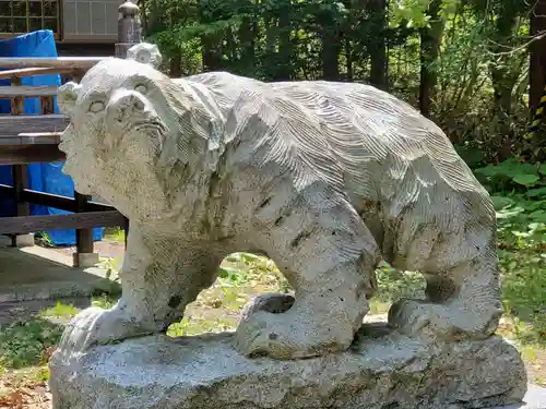 権現山内浦神社の狛犬