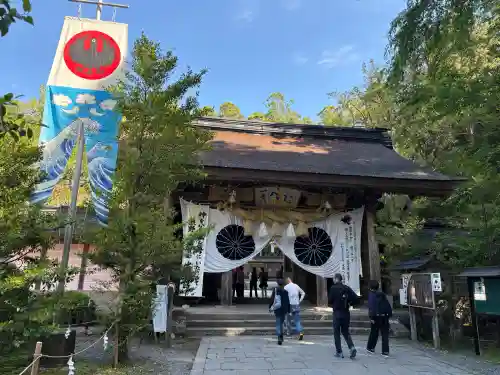 熊野本宮大社の{uncategorized: "未分類", other: "その他", undefined: "問題あり", building: "その他建物", grave: "お墓", sacred_gate: "鳥居", guardian: "狛犬", statue: "像", buddha: "仏像", history: "歴史", nature: "自然", garden: "庭園", animal: "動物", pagoda: "塔", temizu: "手水舎", mountain_gate: "山門・神門", sanctuary: "本殿・本堂", subordinate: "末社・摂社", art: "芸術", scenery: "景色", jizo: "地蔵", ema: "絵馬", goshuin: "御朱印", omikuji: "おみくじ", items: "授与品その他", amulet: "お守り", goshuincho: "御朱印帳", eats: "食事", festival: "お祭り", votive_dance: "神楽", shichigosan: "七五三参", wedding: "結婚式", experience: "体験その他", initially: "初詣", around: "周辺", anti_infection: "感染症対策"}