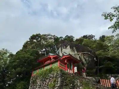 神倉神社（熊野速玉大社摂社）の{uncategorized: "未分類", other: "その他", undefined: "問題あり", building: "その他建物", grave: "お墓", sacred_gate: "鳥居", guardian: "狛犬", statue: "像", buddha: "仏像", history: "歴史", nature: "自然", garden: "庭園", animal: "動物", pagoda: "塔", temizu: "手水舎", mountain_gate: "山門・神門", sanctuary: "本殿・本堂", subordinate: "末社・摂社", art: "芸術", scenery: "景色", jizo: "地蔵", ema: "絵馬", goshuin: "御朱印", omikuji: "おみくじ", items: "授与品その他", amulet: "お守り", goshuincho: "御朱印帳", eats: "食事", festival: "お祭り", votive_dance: "神楽", shichigosan: "七五三参", wedding: "結婚式", experience: "体験その他", initially: "初詣", around: "周辺", anti_infection: "感染症対策"}