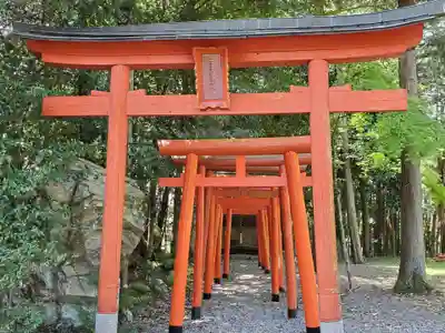阿陀岡神社の末社・摂社