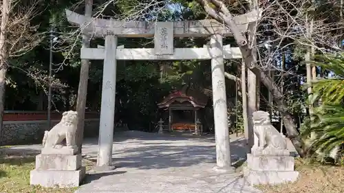 薦神社の鳥居