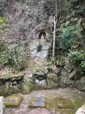 神童寺の{uncategorized: "未分類", other: "その他", undefined: "問題あり", building: "その他建物", grave: "お墓", sacred_gate: "鳥居", guardian: "狛犬", statue: "像", buddha: "仏像", history: "歴史", nature: "自然", garden: "庭園", animal: "動物", pagoda: "塔", temizu: "手水舎", mountain_gate: "山門・神門", sanctuary: "本殿・本堂", subordinate: "末社・摂社", art: "芸術", scenery: "景色", jizo: "地蔵", ema: "絵馬", goshuin: "御朱印", omikuji: "おみくじ", items: "授与品その他", amulet: "お守り", goshuincho: "御朱印帳", eats: "食事", festival: "お祭り", votive_dance: "神楽", shichigosan: "七五三参", wedding: "結婚式", experience: "体験その他", initially: "初詣", around: "周辺", anti_infection: "感染症対策"}