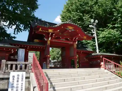 秩父神社の山門