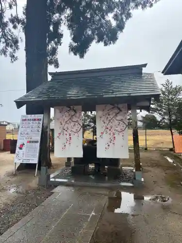 素鵞神社の{uncategorized: "未分類", other: "その他", undefined: "問題あり", building: "その他建物", grave: "お墓", sacred_gate: "鳥居", guardian: "狛犬", statue: "像", buddha: "仏像", history: "歴史", nature: "自然", garden: "庭園", animal: "動物", pagoda: "塔", temizu: "手水舎", mountain_gate: "山門・神門", sanctuary: "本殿・本堂", subordinate: "末社・摂社", art: "芸術", scenery: "景色", jizo: "地蔵", ema: "絵馬", goshuin: "御朱印", omikuji: "おみくじ", items: "授与品その他", amulet: "お守り", goshuincho: "御朱印帳", eats: "食事", festival: "お祭り", votive_dance: "神楽", shichigosan: "七五三参", wedding: "結婚式", experience: "体験その他", initially: "初詣", around: "周辺", anti_infection: "感染症対策"}