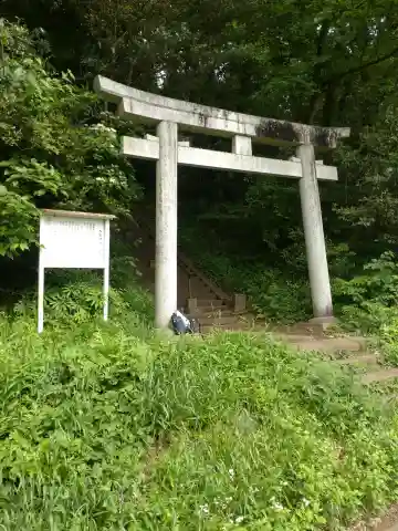 大庭神社の{uncategorized: "未分類", other: "その他", undefined: "問題あり", building: "その他建物", grave: "お墓", sacred_gate: "鳥居", guardian: "狛犬", statue: "像", buddha: "仏像", history: "歴史", nature: "自然", garden: "庭園", animal: "動物", pagoda: "塔", temizu: "手水舎", mountain_gate: "山門・神門", sanctuary: "本殿・本堂", subordinate: "末社・摂社", art: "芸術", scenery: "景色", jizo: "地蔵", ema: "絵馬", goshuin: "御朱印", omikuji: "おみくじ", items: "授与品その他", amulet: "お守り", goshuincho: "御朱印帳", eats: "食事", festival: "お祭り", votive_dance: "神楽", shichigosan: "七五三参", wedding: "結婚式", experience: "体験その他", initially: "初詣", around: "周辺", anti_infection: "感染症対策"}