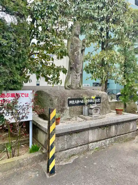 極楽寺の{uncategorized: "未分類", other: "その他", undefined: "問題あり", building: "その他建物", grave: "お墓", sacred_gate: "鳥居", guardian: "狛犬", statue: "像", buddha: "仏像", history: "歴史", nature: "自然", garden: "庭園", animal: "動物", pagoda: "塔", temizu: "手水舎", mountain_gate: "山門・神門", sanctuary: "本殿・本堂", subordinate: "末社・摂社", art: "芸術", scenery: "景色", jizo: "地蔵", ema: "絵馬", goshuin: "御朱印", omikuji: "おみくじ", items: "授与品その他", amulet: "お守り", goshuincho: "御朱印帳", eats: "食事", festival: "お祭り", votive_dance: "神楽", shichigosan: "七五三参", wedding: "結婚式", experience: "体験その他", initially: "初詣", around: "周辺", anti_infection: "感染症対策"}