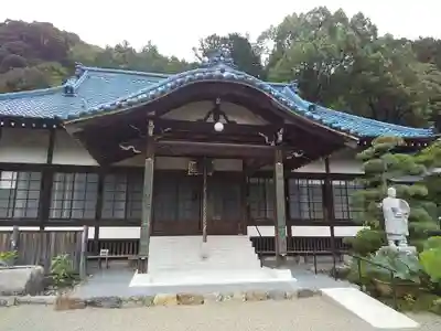 瀧泉寺の本殿・本堂