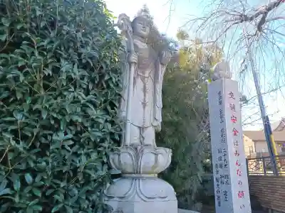 信松院の{uncategorized: "未分類", other: "その他", undefined: "問題あり", building: "その他建物", grave: "お墓", sacred_gate: "鳥居", guardian: "狛犬", statue: "像", buddha: "仏像", history: "歴史", nature: "自然", garden: "庭園", animal: "動物", pagoda: "塔", temizu: "手水舎", mountain_gate: "山門・神門", sanctuary: "本殿・本堂", subordinate: "末社・摂社", art: "芸術", scenery: "景色", jizo: "地蔵", ema: "絵馬", goshuin: "御朱印", omikuji: "おみくじ", items: "授与品その他", amulet: "お守り", goshuincho: "御朱印帳", eats: "食事", festival: "お祭り", votive_dance: "神楽", shichigosan: "七五三参", wedding: "結婚式", experience: "体験その他", initially: "初詣", around: "周辺", anti_infection: "感染症対策"}