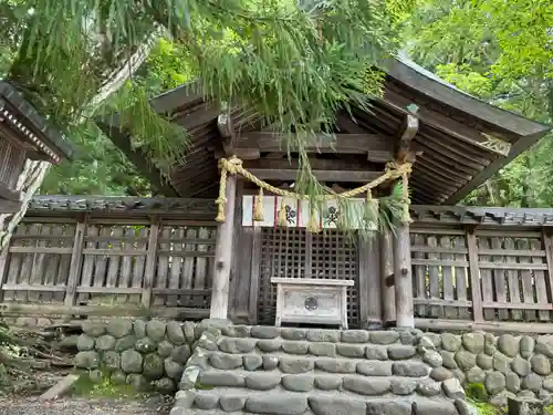 諏訪大社上社前宮の本殿・本堂