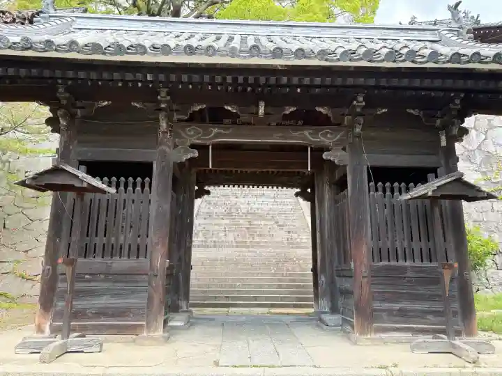御袖天満宮の{uncategorized: "未分類", other: "その他", undefined: "問題あり", building: "その他建物", grave: "お墓", sacred_gate: "鳥居", guardian: "狛犬", statue: "像", buddha: "仏像", history: "歴史", nature: "自然", garden: "庭園", animal: "動物", pagoda: "塔", temizu: "手水舎", mountain_gate: "山門・神門", sanctuary: "本殿・本堂", subordinate: "末社・摂社", art: "芸術", scenery: "景色", jizo: "地蔵", ema: "絵馬", goshuin: "御朱印", omikuji: "おみくじ", items: "授与品その他", amulet: "お守り", goshuincho: "御朱印帳", eats: "食事", festival: "お祭り", votive_dance: "神楽", shichigosan: "七五三参", wedding: "結婚式", experience: "体験その他", initially: "初詣", around: "周辺", anti_infection: "感染症対策"}