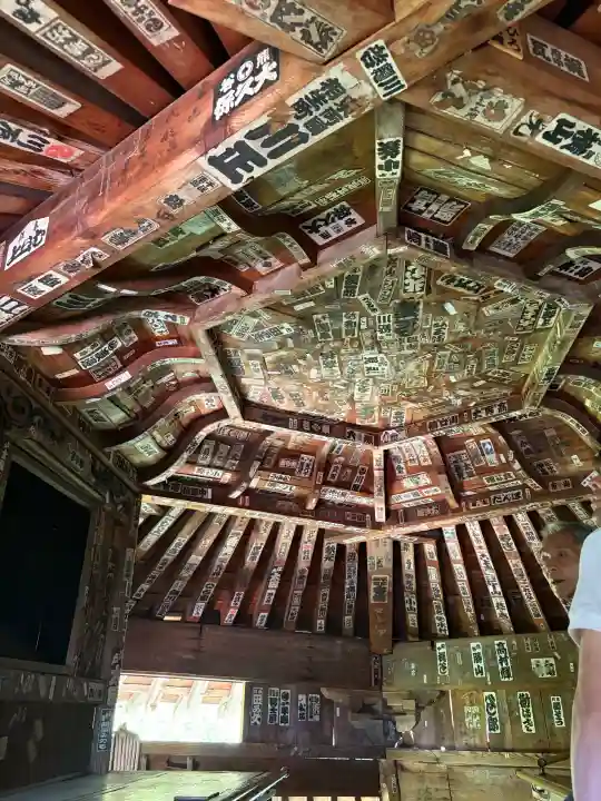 円通三匝堂(さざえ堂)の{uncategorized: "未分類", other: "その他", undefined: "問題あり", building: "その他建物", grave: "お墓", sacred_gate: "鳥居", guardian: "狛犬", statue: "像", buddha: "仏像", history: "歴史", nature: "自然", garden: "庭園", animal: "動物", pagoda: "塔", temizu: "手水舎", mountain_gate: "山門・神門", sanctuary: "本殿・本堂", subordinate: "末社・摂社", art: "芸術", scenery: "景色", jizo: "地蔵", ema: "絵馬", goshuin: "御朱印", omikuji: "おみくじ", items: "授与品その他", amulet: "お守り", goshuincho: "御朱印帳", eats: "食事", festival: "お祭り", votive_dance: "神楽", shichigosan: "七五三参", wedding: "結婚式", experience: "体験その他", initially: "初詣", around: "周辺", anti_infection: "感染症対策"}