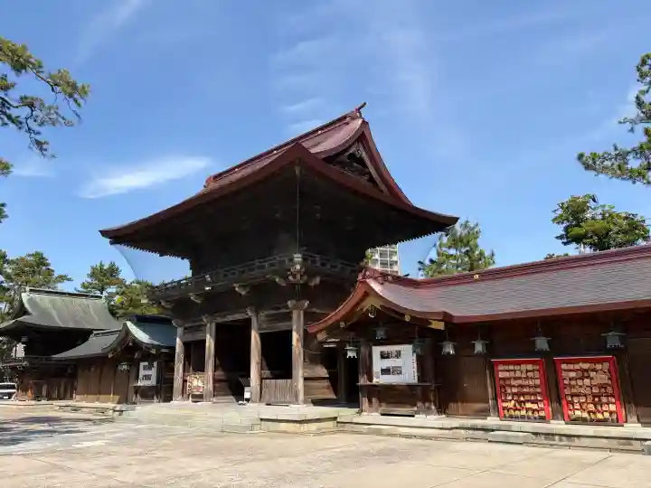 白山神社の{uncategorized: "未分類", other: "その他", undefined: "問題あり", building: "その他建物", grave: "お墓", sacred_gate: "鳥居", guardian: "狛犬", statue: "像", buddha: "仏像", history: "歴史", nature: "自然", garden: "庭園", animal: "動物", pagoda: "塔", temizu: "手水舎", mountain_gate: "山門・神門", sanctuary: "本殿・本堂", subordinate: "末社・摂社", art: "芸術", scenery: "景色", jizo: "地蔵", ema: "絵馬", goshuin: "御朱印", omikuji: "おみくじ", items: "授与品その他", amulet: "お守り", goshuincho: "御朱印帳", eats: "食事", festival: "お祭り", votive_dance: "神楽", shichigosan: "七五三参", wedding: "結婚式", experience: "体験その他", initially: "初詣", around: "周辺", anti_infection: "感染症対策"}