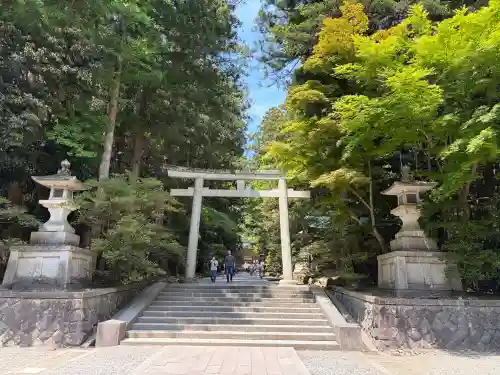 彌彦神社の{uncategorized: "未分類", other: "その他", undefined: "問題あり", building: "その他建物", grave: "お墓", sacred_gate: "鳥居", guardian: "狛犬", statue: "像", buddha: "仏像", history: "歴史", nature: "自然", garden: "庭園", animal: "動物", pagoda: "塔", temizu: "手水舎", mountain_gate: "山門・神門", sanctuary: "本殿・本堂", subordinate: "末社・摂社", art: "芸術", scenery: "景色", jizo: "地蔵", ema: "絵馬", goshuin: "御朱印", omikuji: "おみくじ", items: "授与品その他", amulet: "お守り", goshuincho: "御朱印帳", eats: "食事", festival: "お祭り", votive_dance: "神楽", shichigosan: "七五三参", wedding: "結婚式", experience: "体験その他", initially: "初詣", around: "周辺", anti_infection: "感染症対策"}