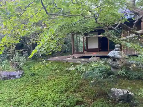 厭離庵の{uncategorized: "未分類", other: "その他", undefined: "問題あり", building: "その他建物", grave: "お墓", sacred_gate: "鳥居", guardian: "狛犬", statue: "像", buddha: "仏像", history: "歴史", nature: "自然", garden: "庭園", animal: "動物", pagoda: "塔", temizu: "手水舎", mountain_gate: "山門・神門", sanctuary: "本殿・本堂", subordinate: "末社・摂社", art: "芸術", scenery: "景色", jizo: "地蔵", ema: "絵馬", goshuin: "御朱印", omikuji: "おみくじ", items: "授与品その他", amulet: "お守り", goshuincho: "御朱印帳", eats: "食事", festival: "お祭り", votive_dance: "神楽", shichigosan: "七五三参", wedding: "結婚式", experience: "体験その他", initially: "初詣", around: "周辺", anti_infection: "感染症対策"}