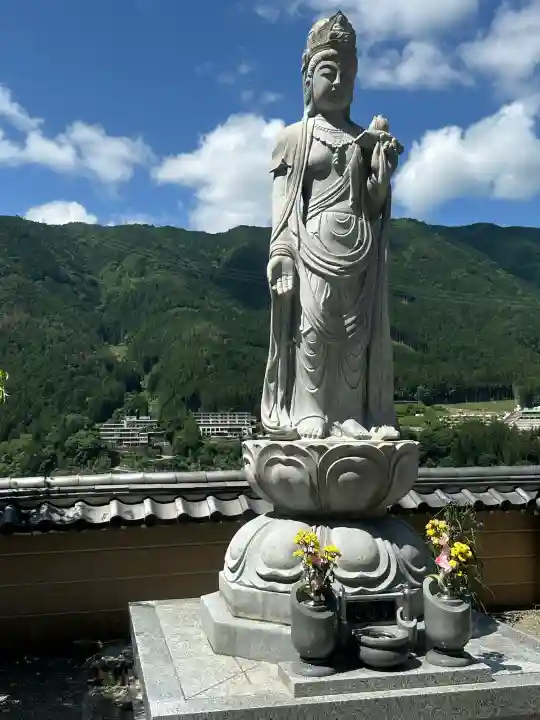 温泉寺の{uncategorized: "未分類", other: "その他", undefined: "問題あり", building: "その他建物", grave: "お墓", sacred_gate: "鳥居", guardian: "狛犬", statue: "像", buddha: "仏像", history: "歴史", nature: "自然", garden: "庭園", animal: "動物", pagoda: "塔", temizu: "手水舎", mountain_gate: "山門・神門", sanctuary: "本殿・本堂", subordinate: "末社・摂社", art: "芸術", scenery: "景色", jizo: "地蔵", ema: "絵馬", goshuin: "御朱印", omikuji: "おみくじ", items: "授与品その他", amulet: "お守り", goshuincho: "御朱印帳", eats: "食事", festival: "お祭り", votive_dance: "神楽", shichigosan: "七五三参", wedding: "結婚式", experience: "体験その他", initially: "初詣", around: "周辺", anti_infection: "感染症対策"}
