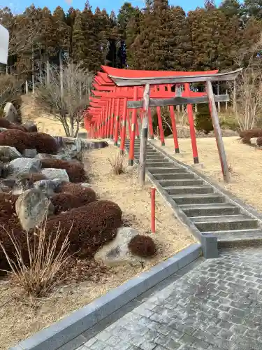 暮坪稲荷神社の{uncategorized: "未分類", other: "その他", undefined: "問題あり", building: "その他建物", grave: "お墓", sacred_gate: "鳥居", guardian: "狛犬", statue: "像", buddha: "仏像", history: "歴史", nature: "自然", garden: "庭園", animal: "動物", pagoda: "塔", temizu: "手水舎", mountain_gate: "山門・神門", sanctuary: "本殿・本堂", subordinate: "末社・摂社", art: "芸術", scenery: "景色", jizo: "地蔵", ema: "絵馬", goshuin: "御朱印", omikuji: "おみくじ", items: "授与品その他", amulet: "お守り", goshuincho: "御朱印帳", eats: "食事", festival: "お祭り", votive_dance: "神楽", shichigosan: "七五三参", wedding: "結婚式", experience: "体験その他", initially: "初詣", around: "周辺", anti_infection: "感染症対策"}