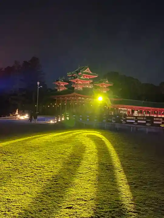 平安神宮の{uncategorized: "未分類", other: "その他", undefined: "問題あり", building: "その他建物", grave: "お墓", sacred_gate: "鳥居", guardian: "狛犬", statue: "像", buddha: "仏像", history: "歴史", nature: "自然", garden: "庭園", animal: "動物", pagoda: "塔", temizu: "手水舎", mountain_gate: "山門・神門", sanctuary: "本殿・本堂", subordinate: "末社・摂社", art: "芸術", scenery: "景色", jizo: "地蔵", ema: "絵馬", goshuin: "御朱印", omikuji: "おみくじ", items: "授与品その他", amulet: "お守り", goshuincho: "御朱印帳", eats: "食事", festival: "お祭り", votive_dance: "神楽", shichigosan: "七五三参", wedding: "結婚式", experience: "体験その他", initially: "初詣", around: "周辺", anti_infection: "感染症対策"}