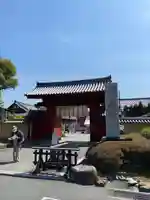 薬師寺の山門・神門