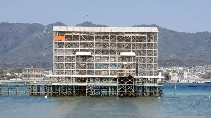 厳島神社の鳥居