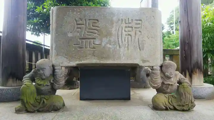 阿豆佐味天神社 立川水天宮の手水舎