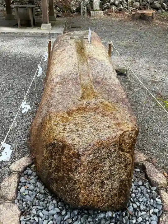 丹生川上神社(下社)の{uncategorized: "未分類", other: "その他", undefined: "問題あり", building: "その他建物", grave: "お墓", sacred_gate: "鳥居", guardian: "狛犬", statue: "像", buddha: "仏像", history: "歴史", nature: "自然", garden: "庭園", animal: "動物", pagoda: "塔", temizu: "手水舎", mountain_gate: "山門・神門", sanctuary: "本殿・本堂", subordinate: "末社・摂社", art: "芸術", scenery: "景色", jizo: "地蔵", ema: "絵馬", goshuin: "御朱印", omikuji: "おみくじ", items: "授与品その他", amulet: "お守り", goshuincho: "御朱印帳", eats: "食事", festival: "お祭り", votive_dance: "神楽", shichigosan: "七五三参", wedding: "結婚式", experience: "体験その他", initially: "初詣", around: "周辺", anti_infection: "感染症対策"}
