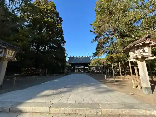 宮崎神宮の{uncategorized: "未分類", other: "その他", undefined: "問題あり", building: "その他建物", grave: "お墓", sacred_gate: "鳥居", guardian: "狛犬", statue: "像", buddha: "仏像", history: "歴史", nature: "自然", garden: "庭園", animal: "動物", pagoda: "塔", temizu: "手水舎", mountain_gate: "山門・神門", sanctuary: "本殿・本堂", subordinate: "末社・摂社", art: "芸術", scenery: "景色", jizo: "地蔵", ema: "絵馬", goshuin: "御朱印", omikuji: "おみくじ", items: "授与品その他", amulet: "お守り", goshuincho: "御朱印帳", eats: "食事", festival: "お祭り", votive_dance: "神楽", shichigosan: "七五三参", wedding: "結婚式", experience: "体験その他", initially: "初詣", around: "周辺", anti_infection: "感染症対策"}