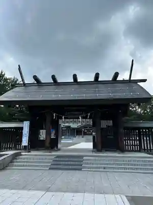 札幌護國神社の山門・神門