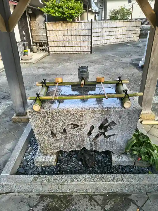 相模国総社六所神社の{uncategorized: "未分類", other: "その他", undefined: "問題あり", building: "その他建物", grave: "お墓", sacred_gate: "鳥居", guardian: "狛犬", statue: "像", buddha: "仏像", history: "歴史", nature: "自然", garden: "庭園", animal: "動物", pagoda: "塔", temizu: "手水舎", mountain_gate: "山門・神門", sanctuary: "本殿・本堂", subordinate: "末社・摂社", art: "芸術", scenery: "景色", jizo: "地蔵", ema: "絵馬", goshuin: "御朱印", omikuji: "おみくじ", items: "授与品その他", amulet: "お守り", goshuincho: "御朱印帳", eats: "食事", festival: "お祭り", votive_dance: "神楽", shichigosan: "七五三参", wedding: "結婚式", experience: "体験その他", initially: "初詣", around: "周辺", anti_infection: "感染症対策"}