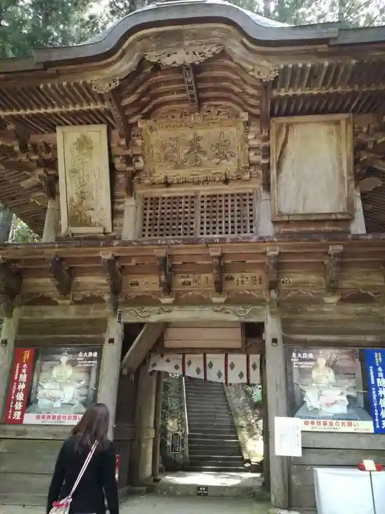 鷲子山上神社の山門・神門
