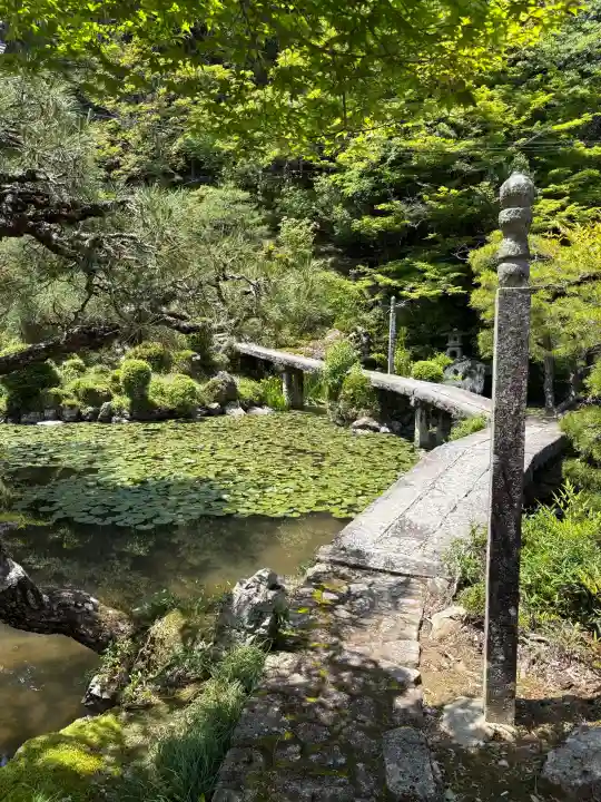 法華寺の{uncategorized: "未分類", other: "その他", undefined: "問題あり", building: "その他建物", grave: "お墓", sacred_gate: "鳥居", guardian: "狛犬", statue: "像", buddha: "仏像", history: "歴史", nature: "自然", garden: "庭園", animal: "動物", pagoda: "塔", temizu: "手水舎", mountain_gate: "山門・神門", sanctuary: "本殿・本堂", subordinate: "末社・摂社", art: "芸術", scenery: "景色", jizo: "地蔵", ema: "絵馬", goshuin: "御朱印", omikuji: "おみくじ", items: "授与品その他", amulet: "お守り", goshuincho: "御朱印帳", eats: "食事", festival: "お祭り", votive_dance: "神楽", shichigosan: "七五三参", wedding: "結婚式", experience: "体験その他", initially: "初詣", around: "周辺", anti_infection: "感染症対策"}