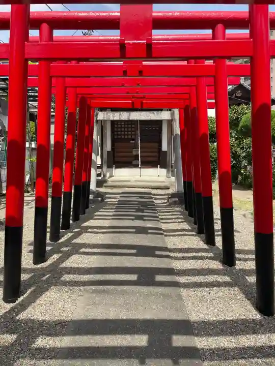 宇佐稲荷大明神の{uncategorized: "未分類", other: "その他", undefined: "問題あり", building: "その他建物", grave: "お墓", sacred_gate: "鳥居", guardian: "狛犬", statue: "像", buddha: "仏像", history: "歴史", nature: "自然", garden: "庭園", animal: "動物", pagoda: "塔", temizu: "手水舎", mountain_gate: "山門・神門", sanctuary: "本殿・本堂", subordinate: "末社・摂社", art: "芸術", scenery: "景色", jizo: "地蔵", ema: "絵馬", goshuin: "御朱印", omikuji: "おみくじ", items: "授与品その他", amulet: "お守り", goshuincho: "御朱印帳", eats: "食事", festival: "お祭り", votive_dance: "神楽", shichigosan: "七五三参", wedding: "結婚式", experience: "体験その他", initially: "初詣", around: "周辺", anti_infection: "感染症対策"}