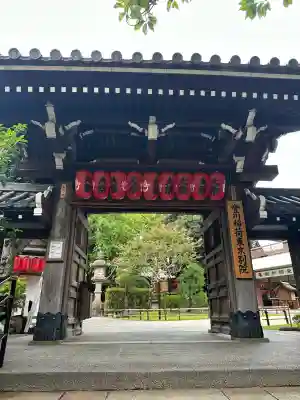 豊川稲荷東京別院の山門・神門