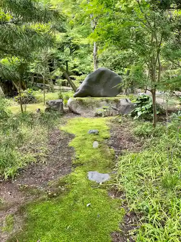 白旗神社の庭園