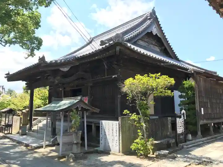 一宮寺の本殿・本堂
