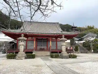 西国寺の本殿・本堂