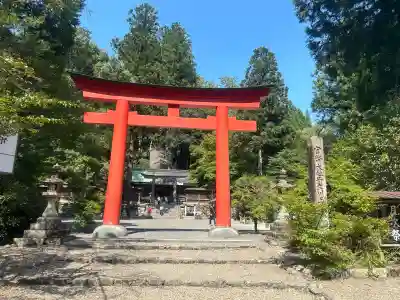 丹生川上神社（下社）の{uncategorized: "未分類", other: "その他", undefined: "問題あり", building: "その他建物", grave: "お墓", sacred_gate: "鳥居", guardian: "狛犬", statue: "像", buddha: "仏像", history: "歴史", nature: "自然", garden: "庭園", animal: "動物", pagoda: "塔", temizu: "手水舎", mountain_gate: "山門・神門", sanctuary: "本殿・本堂", subordinate: "末社・摂社", art: "芸術", scenery: "景色", jizo: "地蔵", ema: "絵馬", goshuin: "御朱印", omikuji: "おみくじ", items: "授与品その他", amulet: "お守り", goshuincho: "御朱印帳", eats: "食事", festival: "お祭り", votive_dance: "神楽", shichigosan: "七五三参", wedding: "結婚式", experience: "体験その他", initially: "初詣", around: "周辺", anti_infection: "感染症対策"}