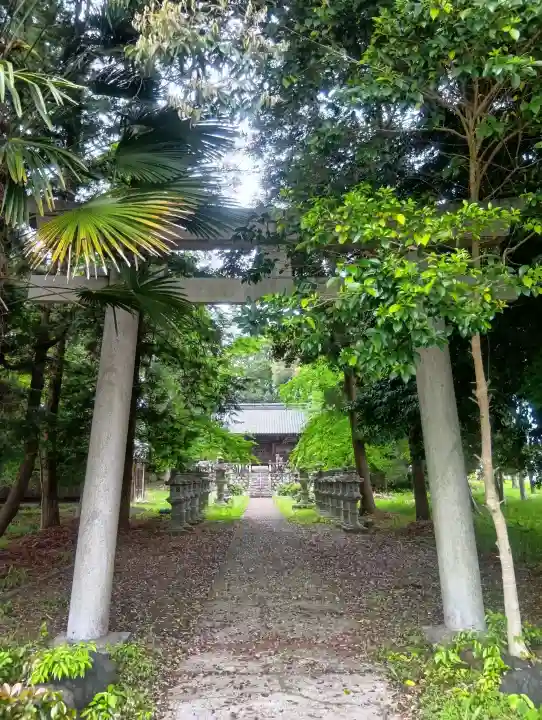 熊野神社の{uncategorized: "未分類", other: "その他", undefined: "問題あり", building: "その他建物", grave: "お墓", sacred_gate: "鳥居", guardian: "狛犬", statue: "像", buddha: "仏像", history: "歴史", nature: "自然", garden: "庭園", animal: "動物", pagoda: "塔", temizu: "手水舎", mountain_gate: "山門・神門", sanctuary: "本殿・本堂", subordinate: "末社・摂社", art: "芸術", scenery: "景色", jizo: "地蔵", ema: "絵馬", goshuin: "御朱印", omikuji: "おみくじ", items: "授与品その他", amulet: "お守り", goshuincho: "御朱印帳", eats: "食事", festival: "お祭り", votive_dance: "神楽", shichigosan: "七五三参", wedding: "結婚式", experience: "体験その他", initially: "初詣", around: "周辺", anti_infection: "感染症対策"}