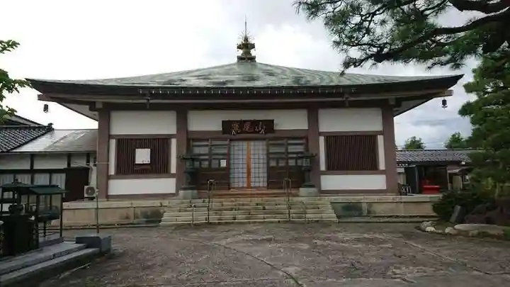 蓮王寺の本殿・本堂