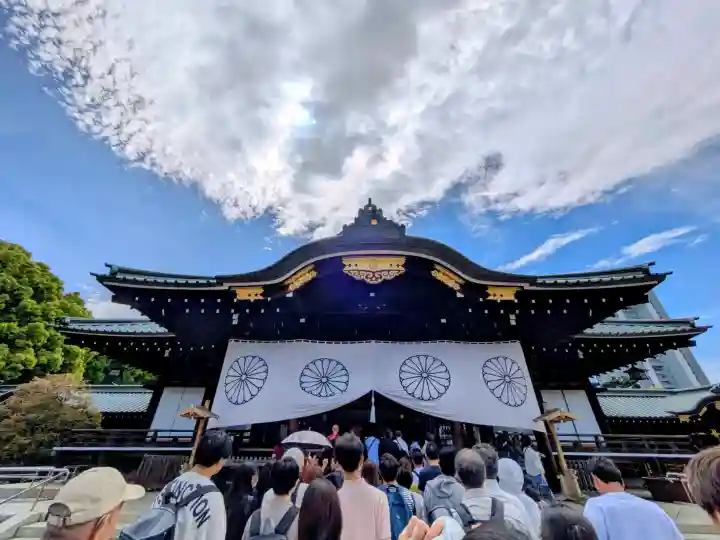 靖國神社の{uncategorized: "未分類", other: "その他", undefined: "問題あり", building: "その他建物", grave: "お墓", sacred_gate: "鳥居", guardian: "狛犬", statue: "像", buddha: "仏像", history: "歴史", nature: "自然", garden: "庭園", animal: "動物", pagoda: "塔", temizu: "手水舎", mountain_gate: "山門・神門", sanctuary: "本殿・本堂", subordinate: "末社・摂社", art: "芸術", scenery: "景色", jizo: "地蔵", ema: "絵馬", goshuin: "御朱印", omikuji: "おみくじ", items: "授与品その他", amulet: "お守り", goshuincho: "御朱印帳", eats: "食事", festival: "お祭り", votive_dance: "神楽", shichigosan: "七五三参", wedding: "結婚式", experience: "体験その他", initially: "初詣", around: "周辺", anti_infection: "感染症対策"}